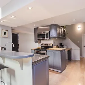 Guest house Residential Luxury, Toronto